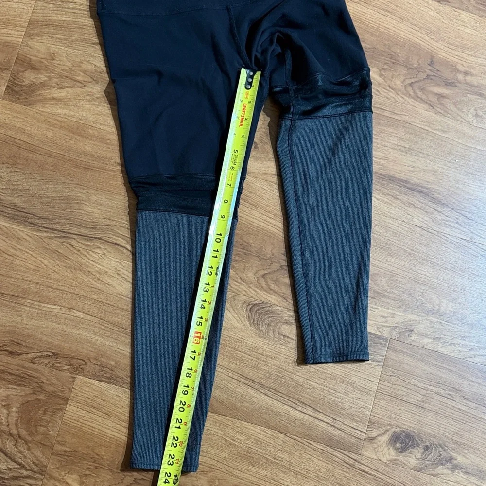 ALO Yoga Women Medium Black Cropped Fabric Block Leggings‎